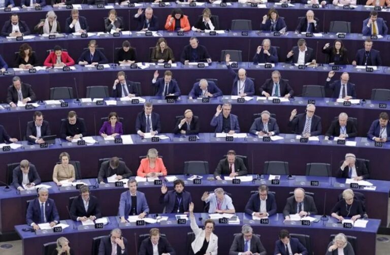 El Parlamento Europeo paraliza la ratificación del acuerdo comercial con Estados Unidos