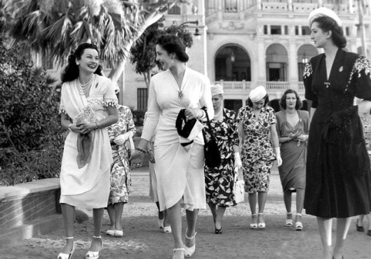 Archive photo of egyptian women