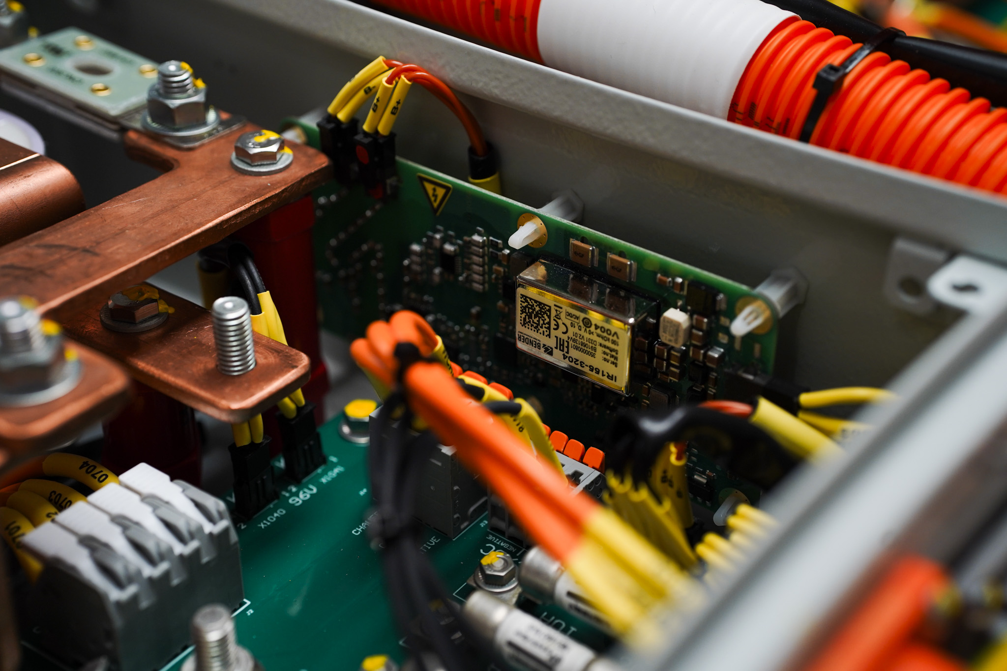 Power distribution unit for mobile machinery