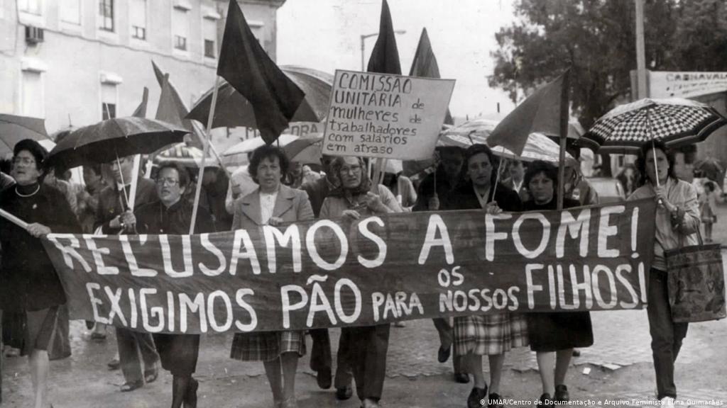 Manifestação de mulheres em Portugal durante a década de 1970