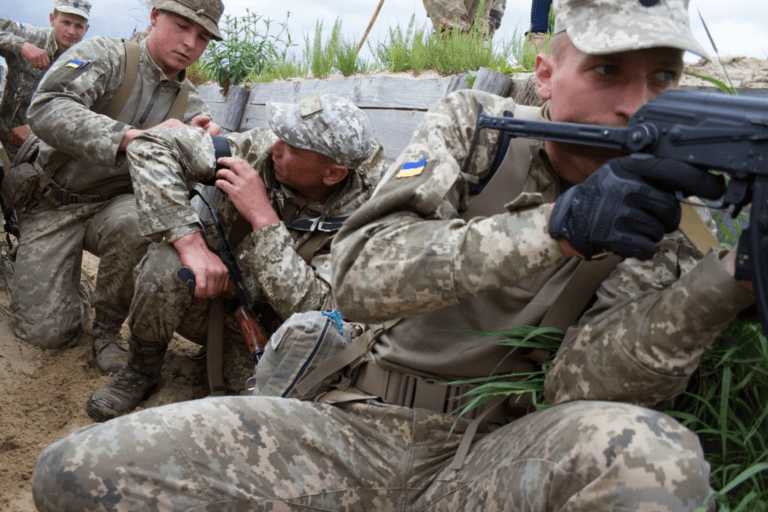 Ukraine soldiers trench Image public domain 1