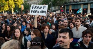 1681363 une pancarte front populaire pendant une manifestation contre l extreme droite le 10 juin 2024 a paris 1 1