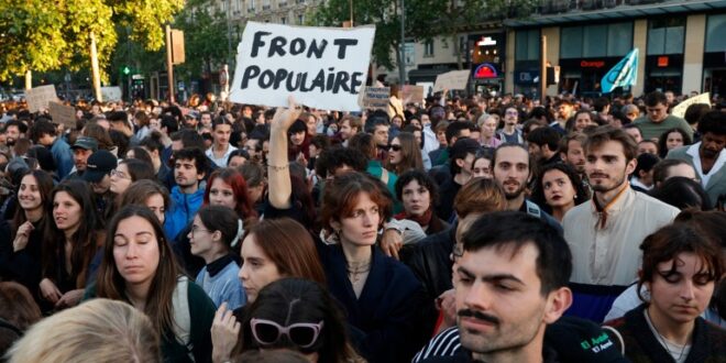 1681363 une pancarte front populaire pendant une manifestation contre l extreme droite le 10 juin 2024 a paris 1 1