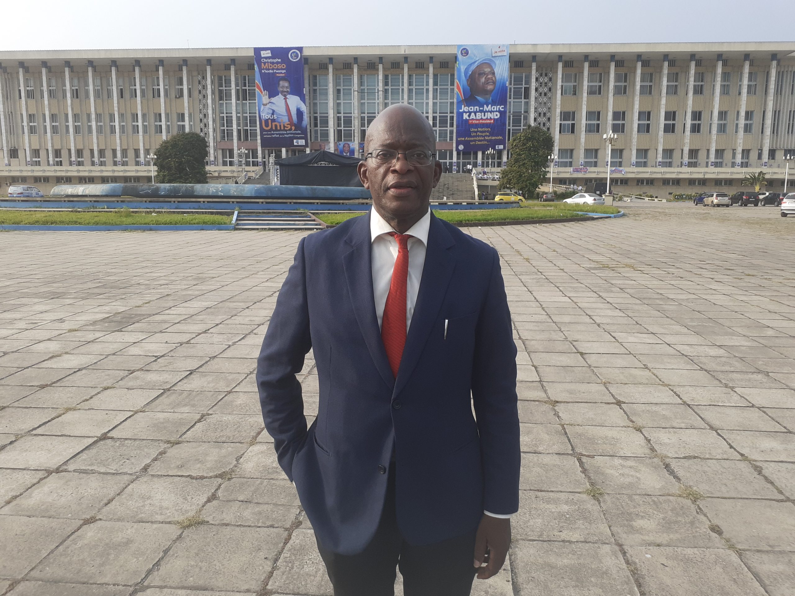 Palais du Peuple de Kinshasa. Les candidats pour le bureau de l’A.N. affichent et s’affichent