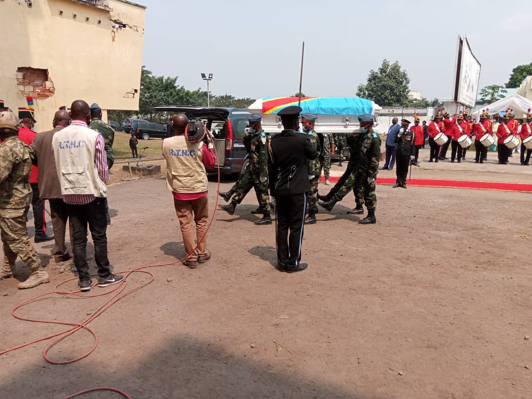 Félix Tshisekedi  décore et élève à titre posthume dans l’ordre national sept officiers de l’armée de l’air