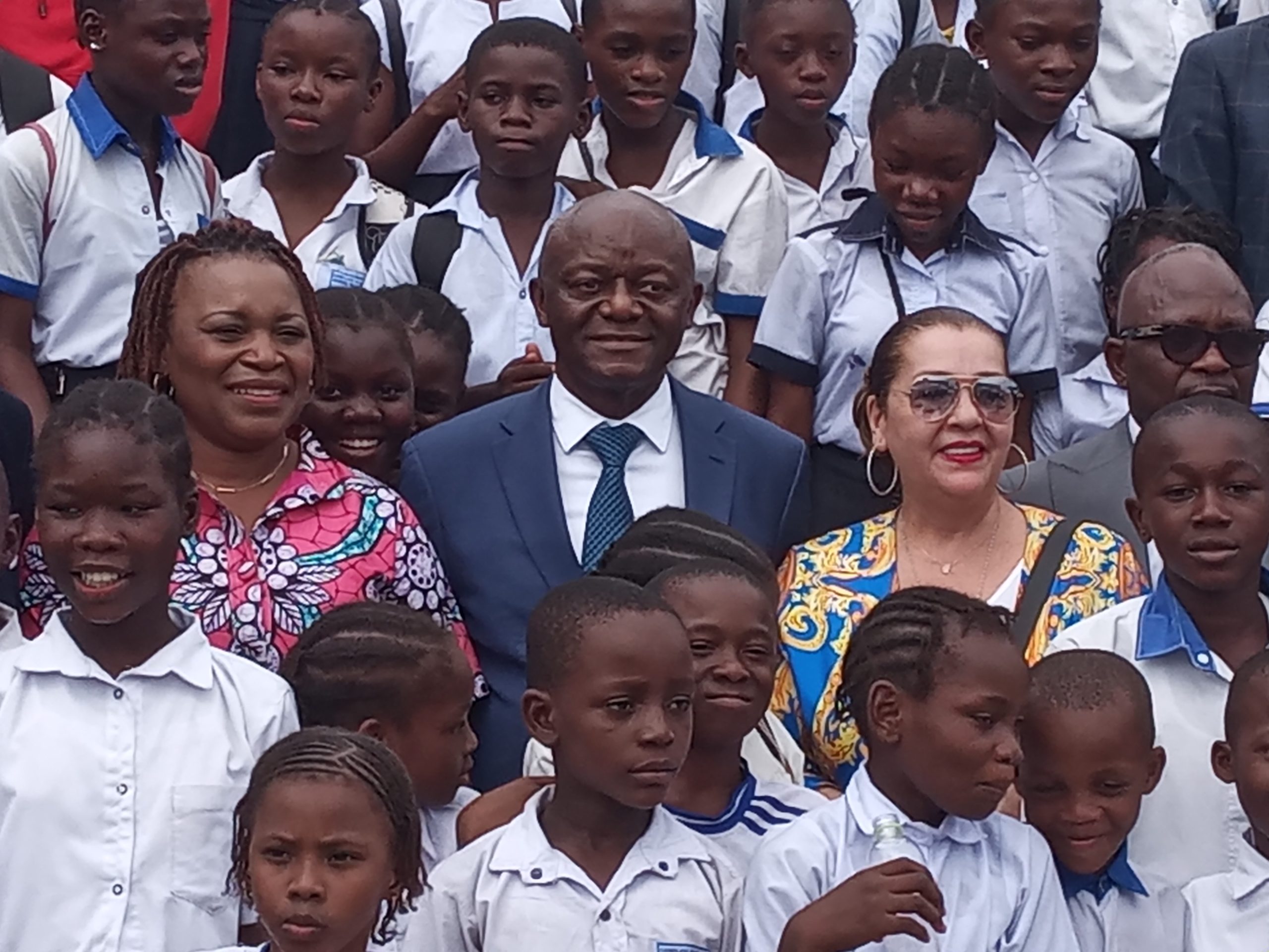 Pierre Kompany dans la peau d’un élève au quartier Matonge à Kinshasa