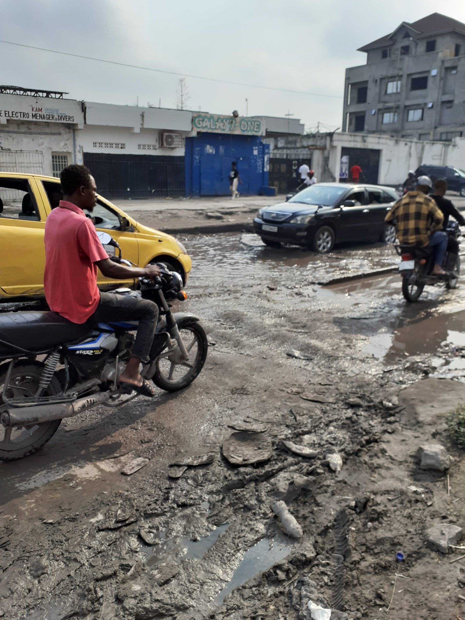 Affaires courantes et routes de Kinshasa : le désastre Affaires courantes et routes de Kinshasa : le désastre