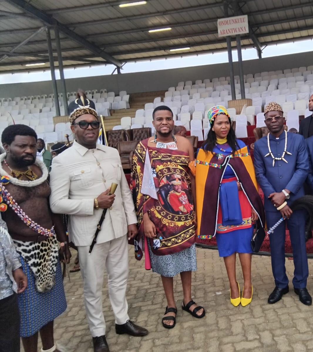 Le Vice Ministre des affaires coutumières, Jean Baptiste Ndeze Katurebe en visite officielle en Afrique du Sud sur invitation du Roi des zoulous Misizulu Zwelithini . Le Vice Ministre des affaires coutumières, Jean Baptiste Ndeze Katurebe en visite officielle en Afrique du Sud sur invitation du Roi des zoulous Misizulu Zwelithini .