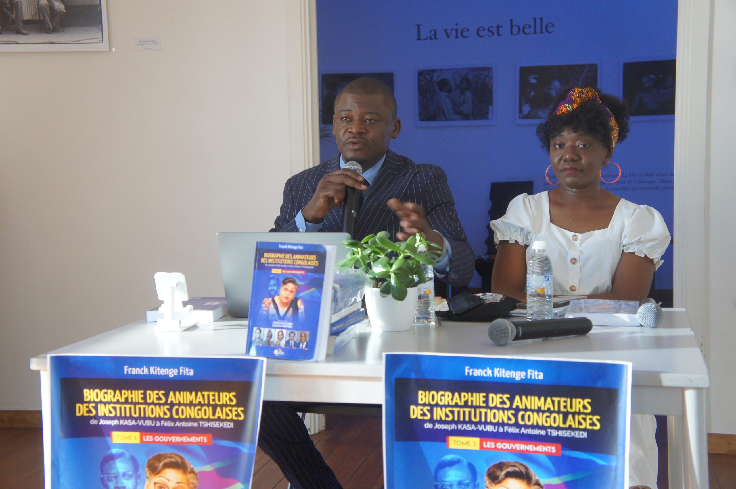 Livre. « Biographie des animateurs des Institutions congolaises » de Franck Kitenge Fita porté sur les fonts baptismaux à Bruxelles Livre. « Biographie des animateurs des Institutions congolaises » de Franck Kitenge Fita porté sur les fonts baptismaux à Bruxelles