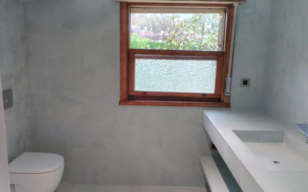 Microcemento en baño, paredes y suelo, en Vigo