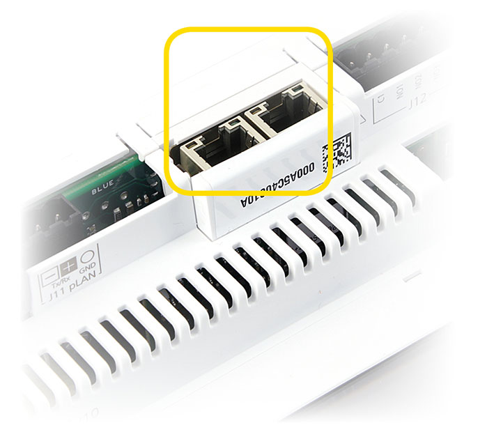   La nueva familia de controladores programables conectados   	  La familia de controladores c.pCO representa la evolución de pCO5 + con capacidades de red sin precedentes. Gracias a un sistema operativo multitarea ya la adopción de protocolos estándar, la conectividad local y remota es la innovación clave del nuevo sistema c.pCO      Interfaz Ethernet integrada