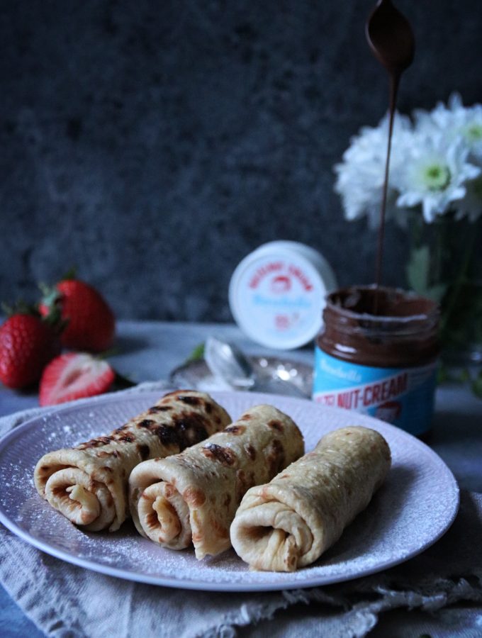 mjölk- och sockerfria pannkakor med mjöl av vete och rotfrukter fyllda med Barebells goda hasselnötskräm