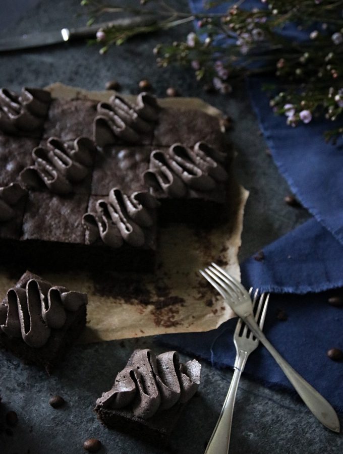 saftiga brownies med mockakräm