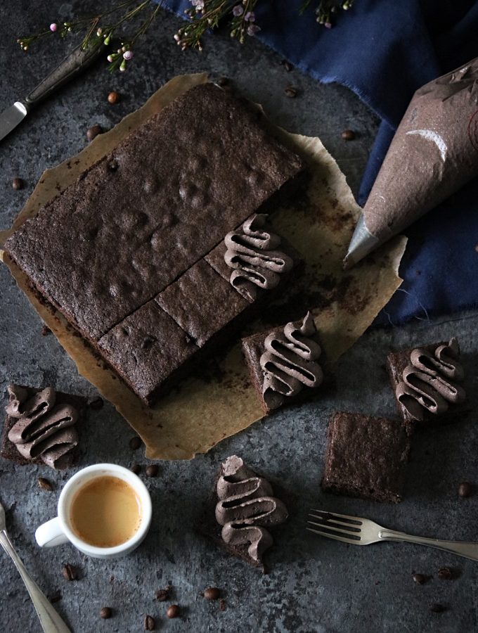 saftiga brownies med mockakräm 1