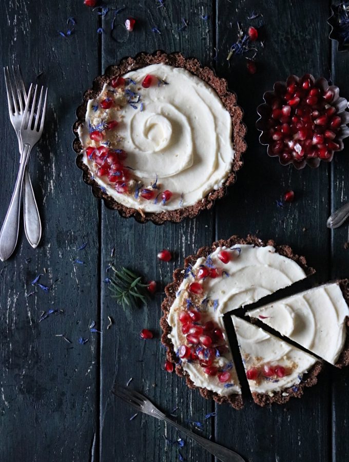 cheesecake med vit choklad och granatäpple