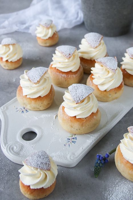 knådfria nattjästa semlor