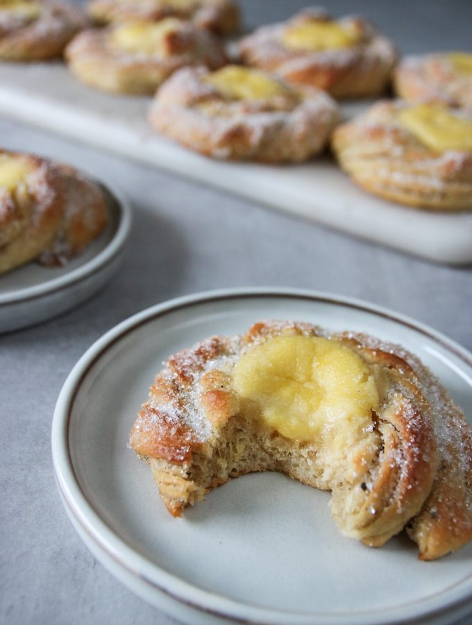 kardemummabullar med vaniljkräm