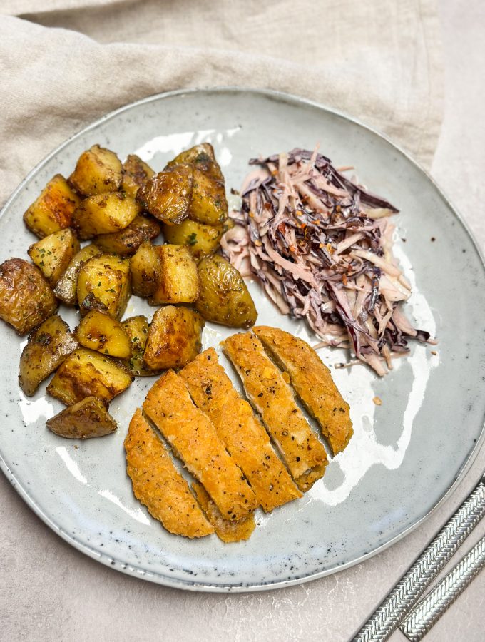 UGNSROSTAD POTATIS MED MAX KYCKLING OCH KÅLSALLAD
