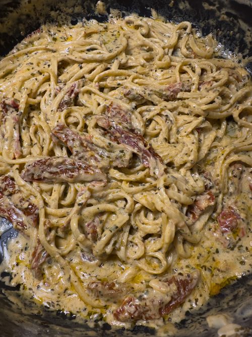 Pasta med Boursin och soltorkade tomater