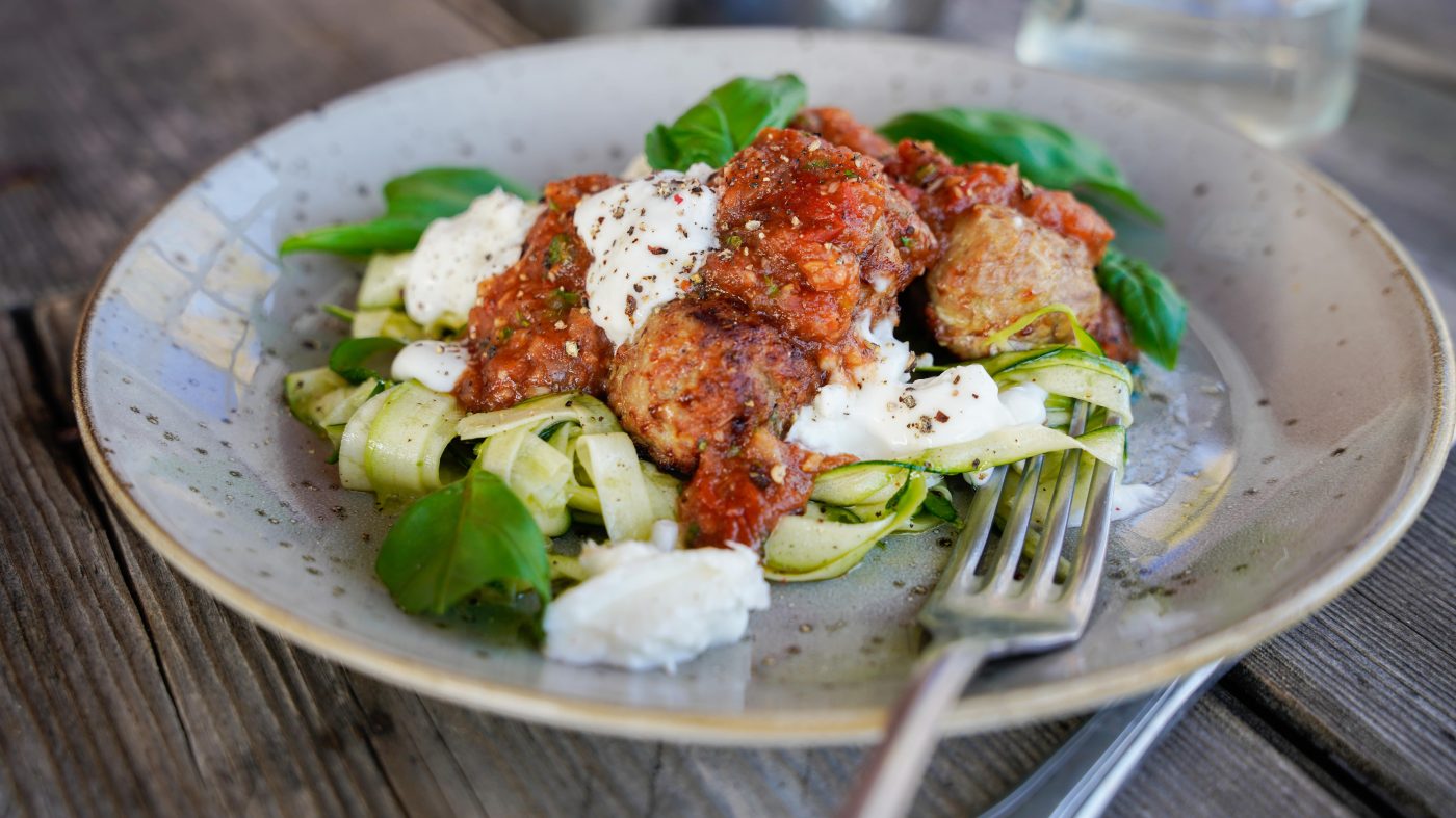 Köttbullar med rostad tomatsås och mozzarella airfryer recept, laget i Cosori Dual Blaze TwinFry