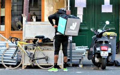 Los ‘riders’ ganan el macrojuicio contra Deliveroo