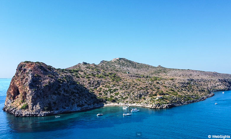 The island Agioi Theodoroi north of Agia Marina