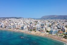 Chania ist ein beliebter Ferienort mit einem schönen Strand