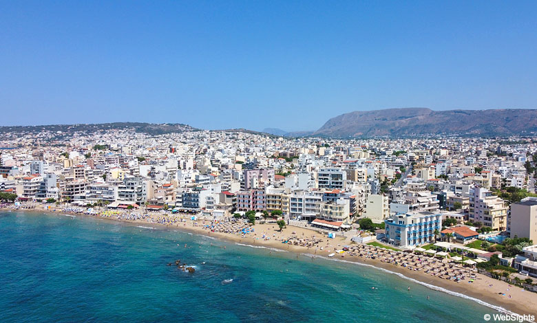 Chania ist ein beliebter Ferienort mit einem schönen Strand
