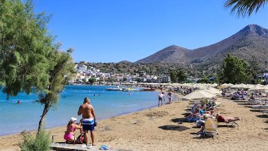Den flotte sandstranden i Elounda på Kreta