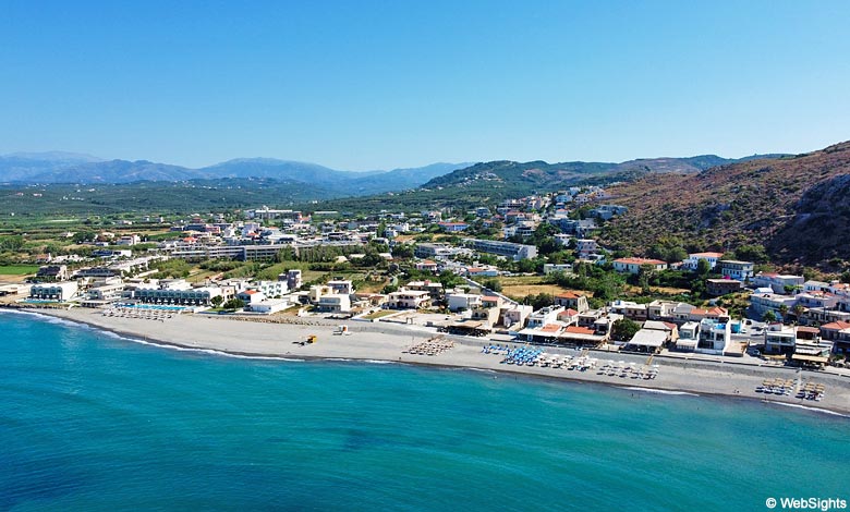 Der Ferienort und der Strand von Kolymvari auf Kreta
