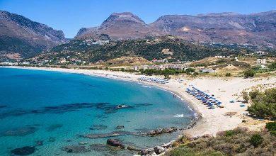 Der Strand von Plakias auf Kreta ist von wunderschöner Natur umgeben