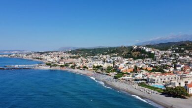 Platanias er et populært feriested med en familievennlig strand