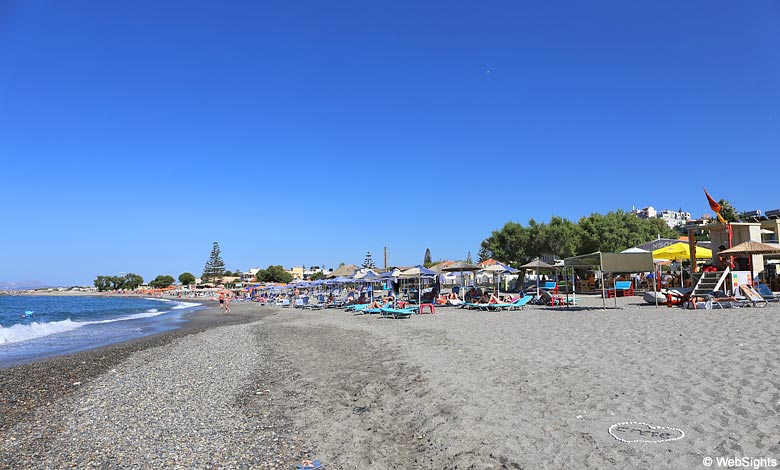 Platanias hat einen schönen Sandstrand mit reichlich Platz für alle