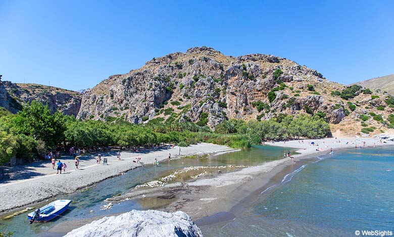 Am Strand von Preveli gibt es einen kleinen See und einen schönen Blick auf die Berge