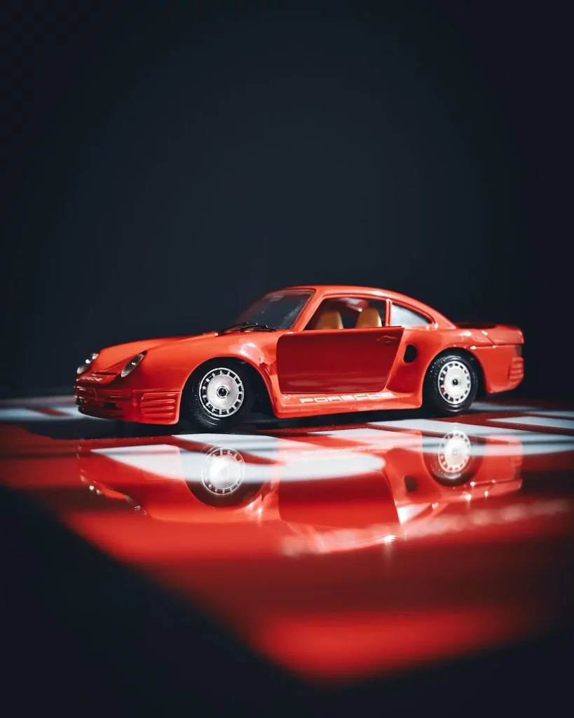 Porsche 959 rojo sobre diseño