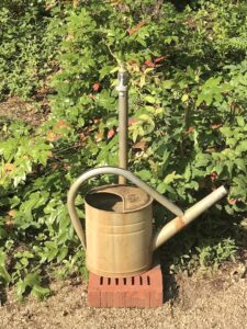 Garten-Gartenarbeit-pflanzen-gießkanne-cultureandcream-blogpost