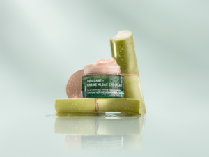 augencreme-zuckerrohr-tiegel-gruen-biossance-cultureandcream-blogpost