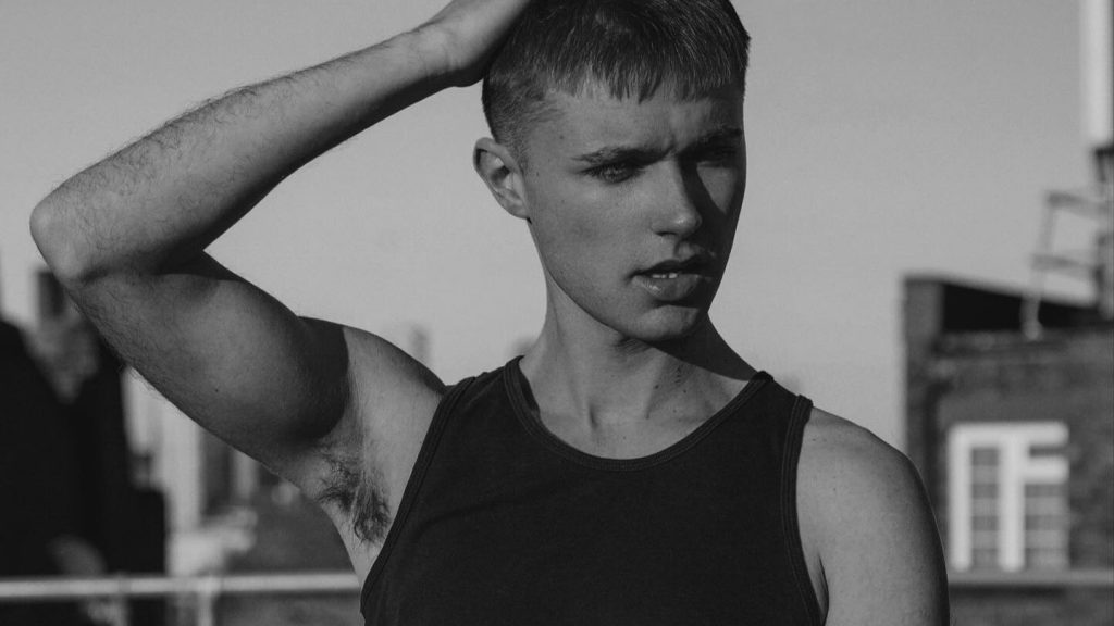 Newly Independent HRVY Delivers Poignantly Heartfelt Single ’25’