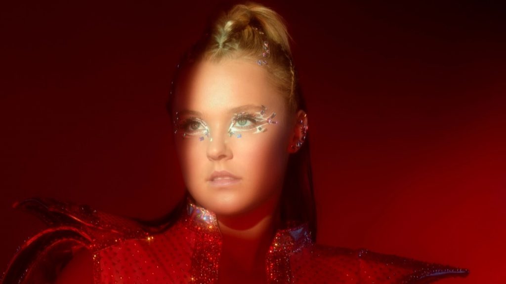 “Karma’s a bitch!” JoJo Siwa Delivers A Camp Anthem With New Single