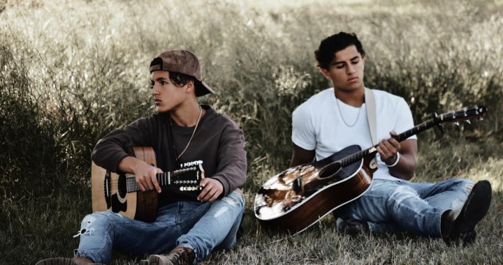Rising Country Talents Mason & Julez Release New Track ‘Growin Up’