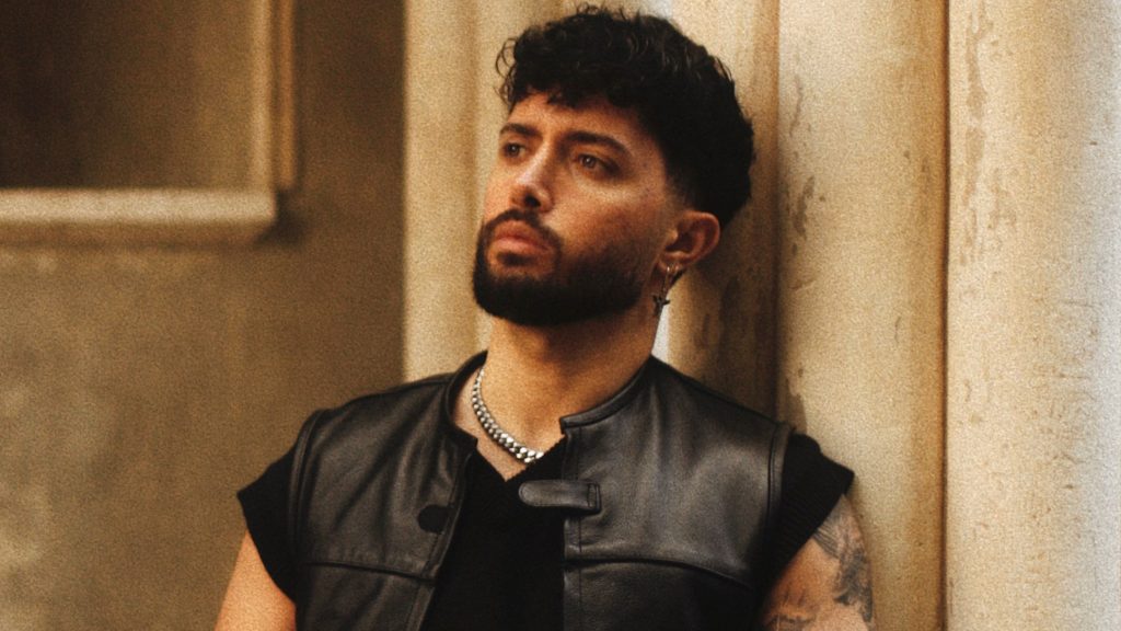 Italian Rising Star Alex Aureo Releases Intimate Debut Single ‘Swear to Defend’