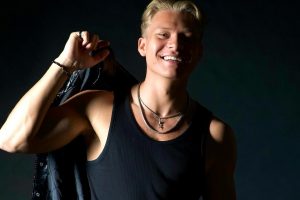 Swedish Pop Talent Adam Woods Delivers Irresistible Summer Pop On ‘Weekend’