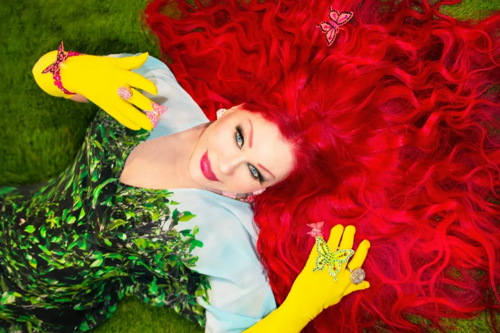 The B-52s Icon Kate Pierson Returns With New Solo Album ‘Radios and Rainbows’, Releases ‘Evil Love’