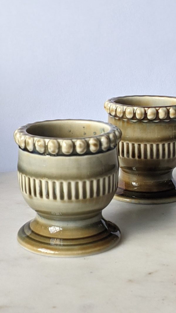 Vintage Pair of 1970s Wade Irish Porcelain Green Egg Cup Holders - Image 3
