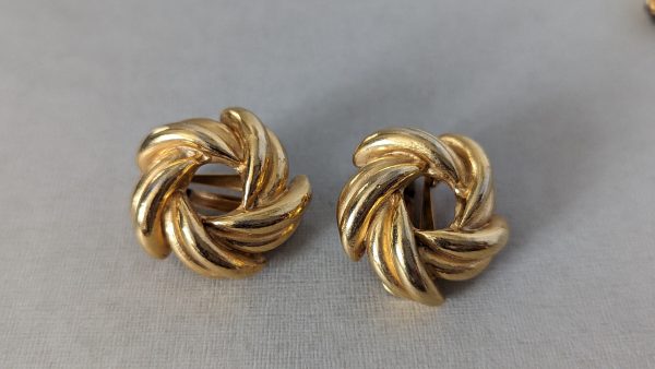Vintage gold Tone Clip On Knot Design Earrings - Image 4
