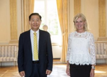 Jong-hee Han, viceordförande och VD för Samsung Electronics, träffade Anna Hallberg, Sveriges utrikeshandelsminister på Utrikesdepartementet i Stockholm den 15 augusti. Vicepresident Han och minister Hallberg diskuterade ett flertal ämnen, såsom den gröna omställningen, Samsungs långa historia av nära handelsrelationer med Sverige samt Koreas kandidatur att anordna Världsutställningen 2030