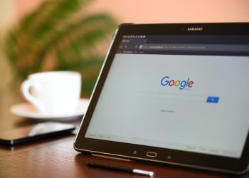 Surfplatta med Google-sökfält