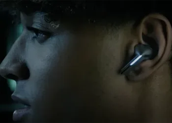 Nya Samsung Buds 3 och Pro kombinerar bekant design med unika ljusfunktioner.