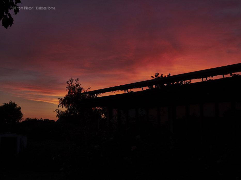 der legendäre Sonnenuntergang, mitte Juni, am Dakota Home