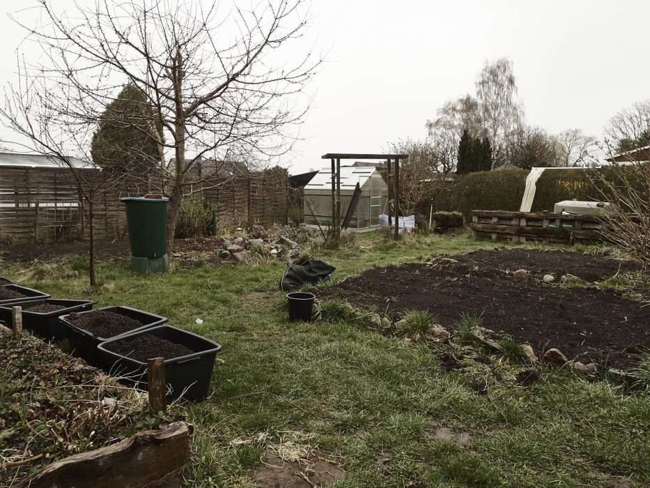 1000 Dank nochmals Ihr lieben, das Gewächshaus fügt sich super in unseren Garten ein und wird viel Freude bringen.